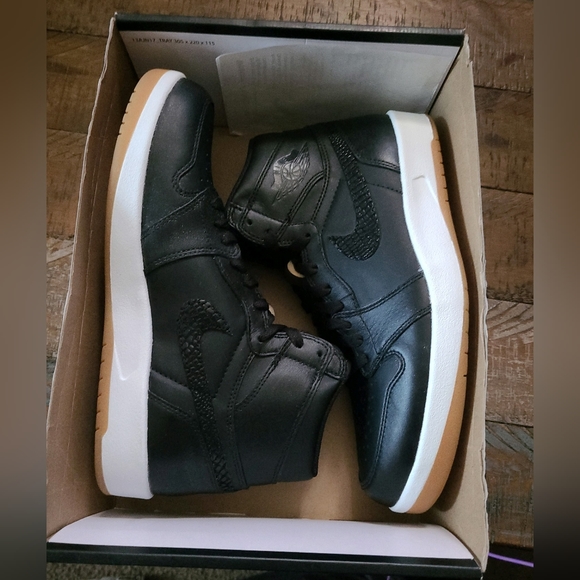 NIB - Nike Air Jordan 1 High The ReturnBlack, Militia Green & White, Size 8 - Picture 2 of 6